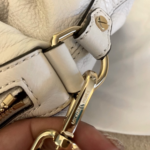 Michael Kors Leather Vanilla Satchel Handbag - Medium - Picture 7 of 12